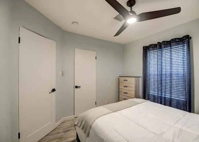 Modern Home-downtown-3 Bedroom- King Bed Phoenix