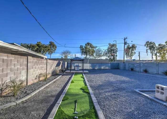 Modern Home-downtown-3 Bedroom- King Bed Ferienhaus