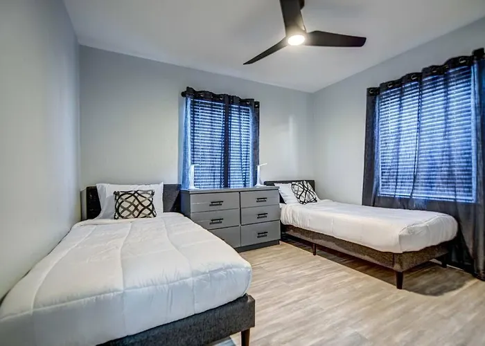 Modern Home-downtown-3 Bedroom- King Bed Ferienhaus Phoenix
