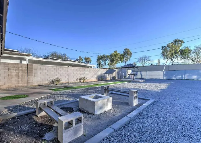 Modern Home-downtown-3 Bedroom- King Bed Ferienhaus