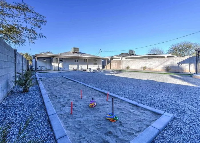 Modern Home-downtown-3 Bedroom- King Bed Ferienhaus