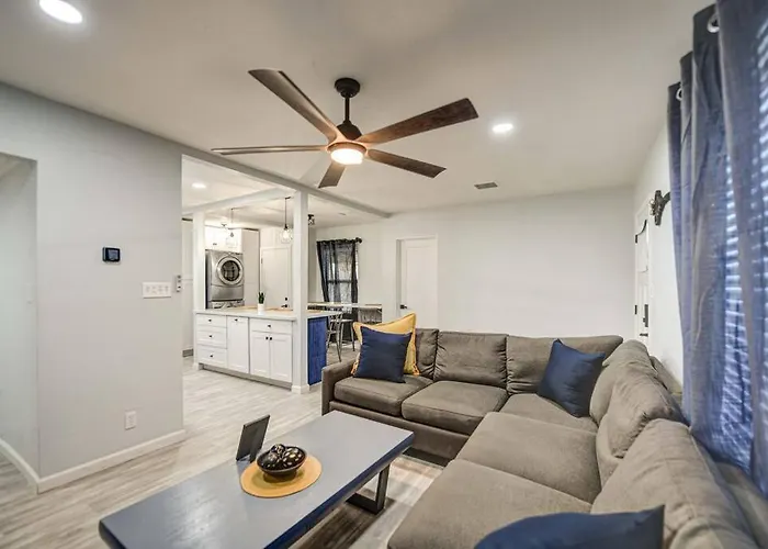 Modern Home-downtown-3 Bedroom- King Bed Ferienhaus *